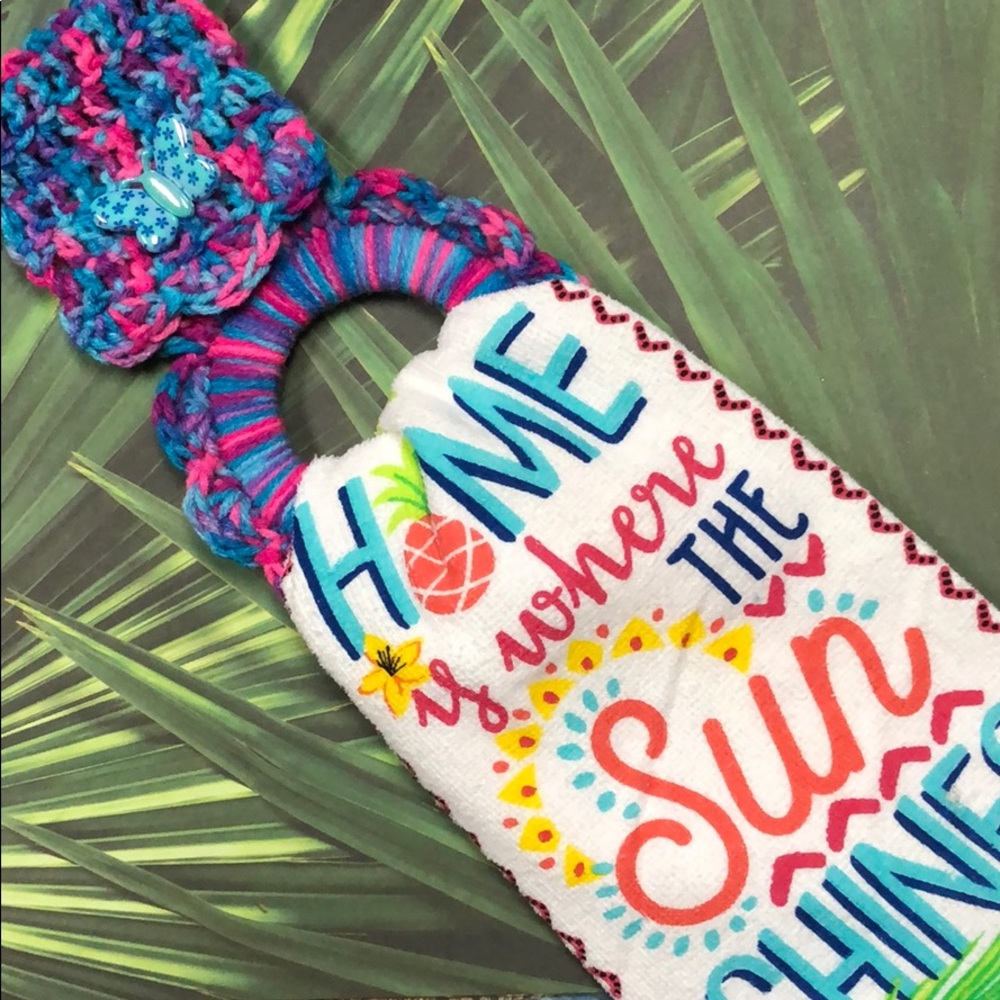 Kitchen towel and towel hanger set